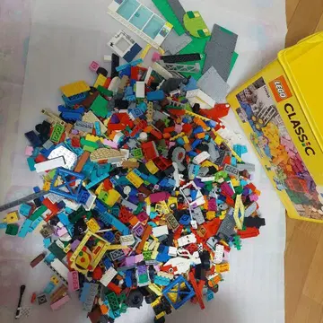 레고 블록 세트와 레시피 도서