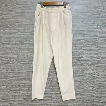 메이슨 그레이 아이보리 턱 테이퍼드 팬츠