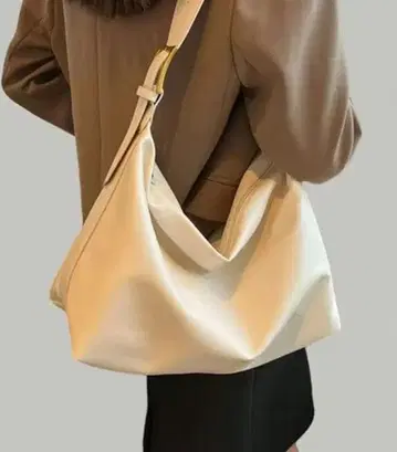 화이트 숄더백 빅 A69