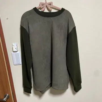 나노 유니버스 그레이 카키 맨투맨