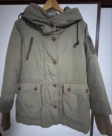 펠리시모 올리브색 다운 자켓