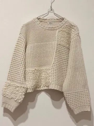 어스뮤직에코로지 숏 기장 패치워크 니트 아이보리