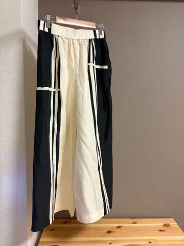 새상품급 Theory 실크 100 스트라이프 디자인 롱 스커트