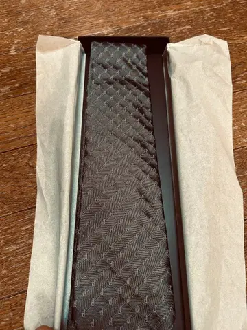 [ Dunhill ] 다크 그레이 실크 넥타이 박스 포함