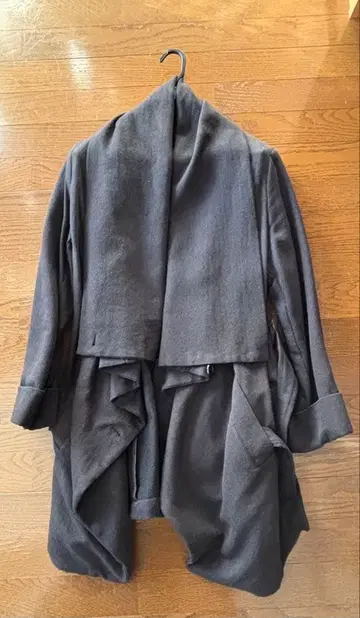 ANN DEMEULEMEESTER 블랙 드레이프 코트 38