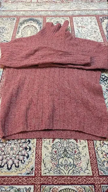 돌모어 빨간색 리브 하이넥 스웨터