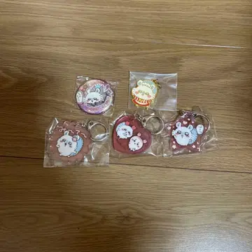 치이카와 모몽가 아크릴 키링 캔뱃지 메탈 참