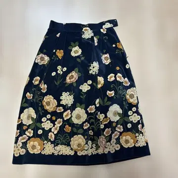 레트로풍 벨로아풍 소재 꽃무늬 스커트
