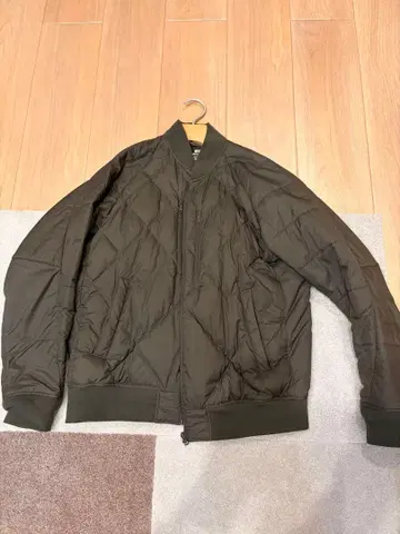 유니클로 x 화이트 마운티니어링 다운 자켓