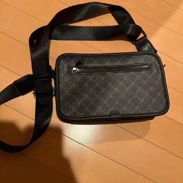 블랙 숄더백 로고