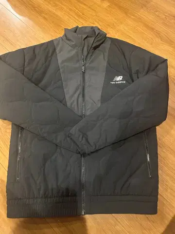 New Balance 블랙 다운 자켓
