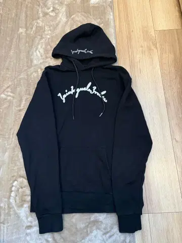 1PIU1UGUALE3 블랙 후드티 인기