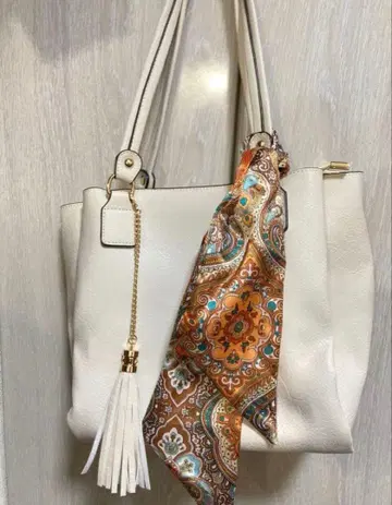 화이트 숄더백 3컴파트먼트