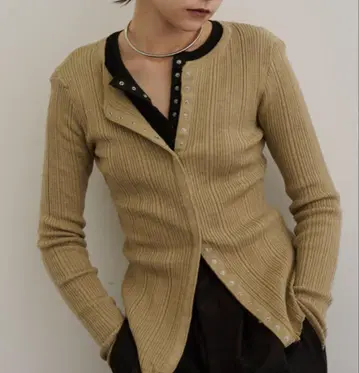 [새상품] DFFUR. 리브 스냅 가디건