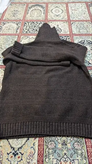 명문 자노네 터틀넥 스웨터