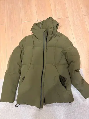Margini e vuote. 다운 자켓 사이즈 3 올리브