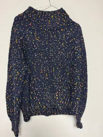 빔즈 네이비 도트 무늬 스웨터