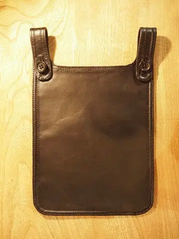 BISOWN cow leather pocket