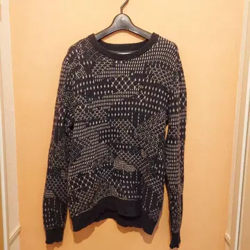 FDMTL 네이비 기하학 패턴 크루넥 니트