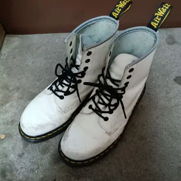 닥터마틴 화이트 8홀 하이컷 워크 부츠 UK7