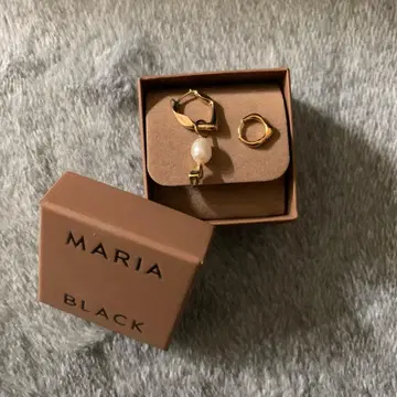 MARIA BLACK 비대칭 귀걸이