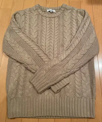 베이지 케이블 니트 스웨터 M 사이즈