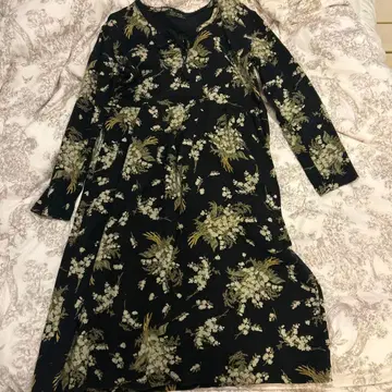 꽃무늬 긴팔 원피스