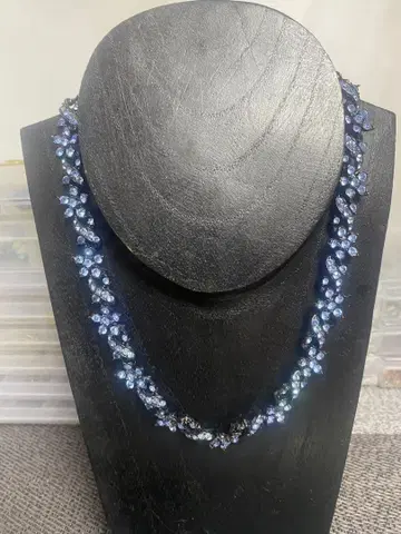 파란색 크리스탈 꽃 모티브 목걸이