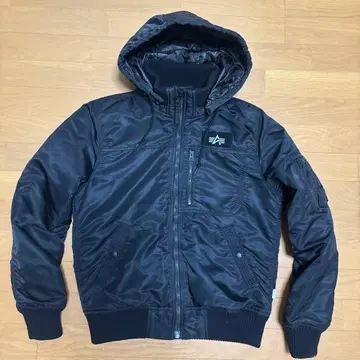 블랙 MA-1 플라이트 자켓 후드 부착