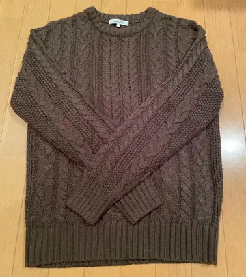 브라운 케이블 니트 스웨터