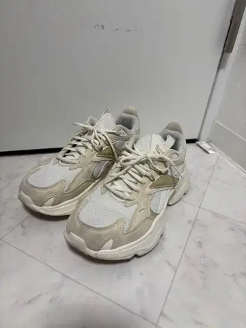 리복 스니커즈 화이트/베이지