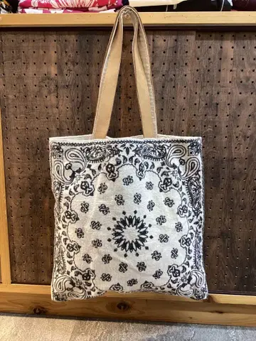 페이즐리 무늬 토트백