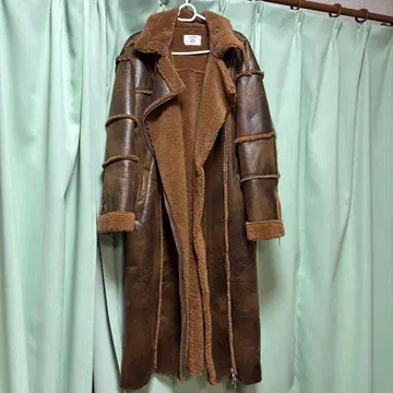 jouetie 브라운 무스탕 코트 M 사이즈