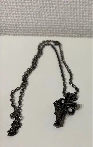 블랙 십자가 목걸이