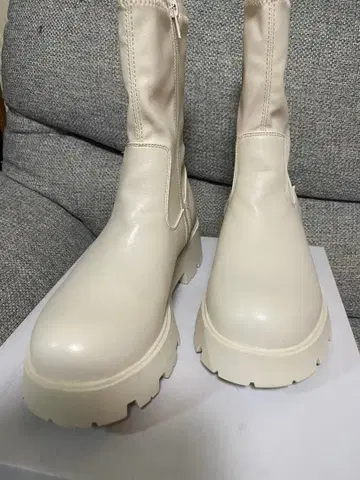 논헤지 화이트 통굽 부츠 지퍼 포함