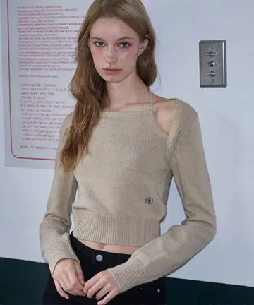 rosefrantz 컷아웃 홀터넥 니트