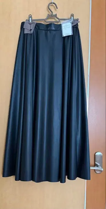 가죽 느낌 롱 스커트