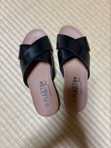 PLAKTON 블랙 샌들