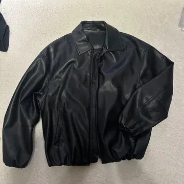 블랙 가죽 느낌 집업 자켓