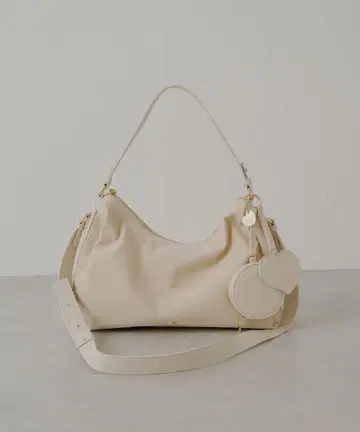 Chico 파우치 참 포함 스웨이드 콤비 보스턴 백 아이보리