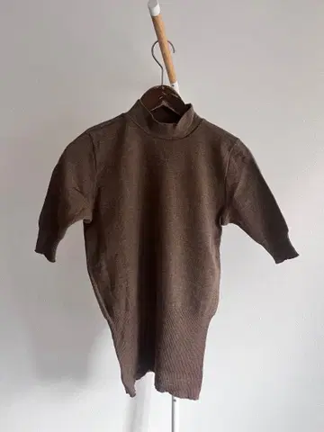 zucca 브라운 반팔 니트 스웨터