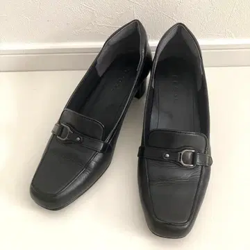 [새상품급] 리걸 블랙 버클 펌프스 23.5cm