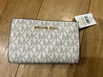 새상품 마이클코어스 2단 접이식 지갑