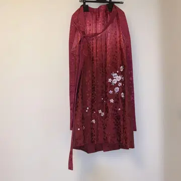 진한 핑크~빨간색 그라데이션 꽃무늬 자수 하카마