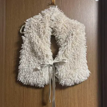 아이보리 퍼 느낌 숄 리본 포함