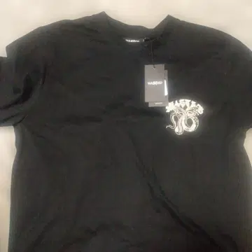 XU 블랙 디자인 T셔츠