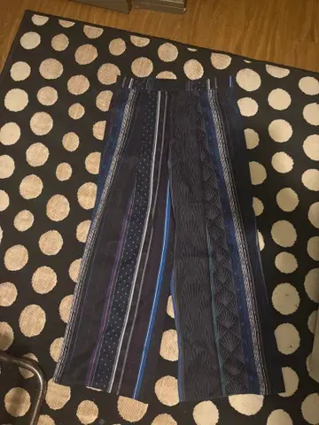 스트라이프 디자인의 와이드 팬츠 hare