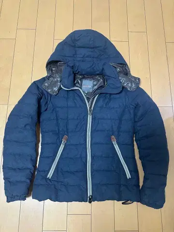 듀베디카 여성용 후드 부착 다운 자켓 M 사이즈