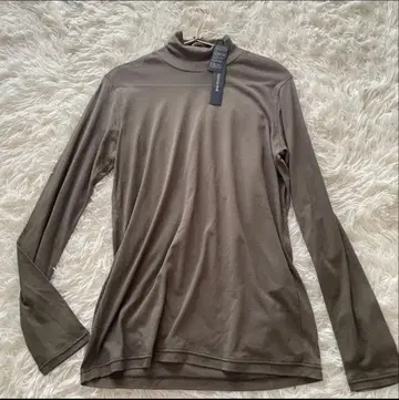 반값 sale 택 포함 새상품 mizuiroind 하이넥 풀오버 카키