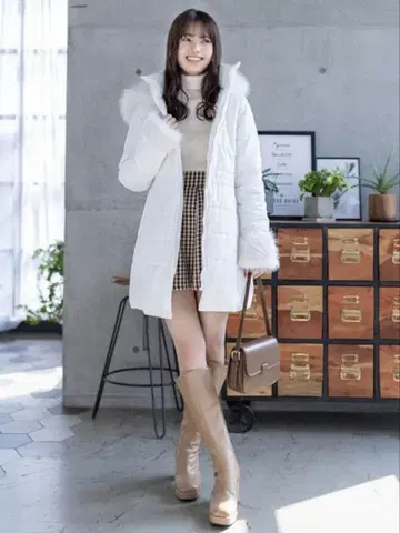 [ clear ] 벨트 포함 미들 기장 충전솜 다운